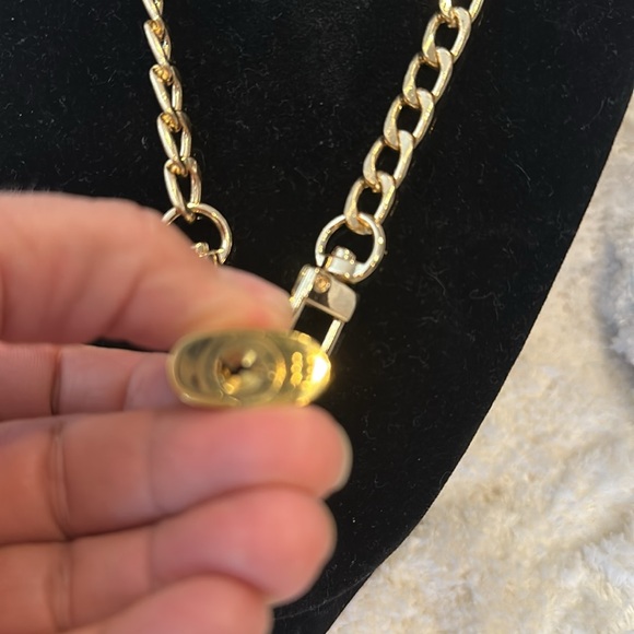 Louis Vuitton Lock & Key # 300 - Picture 4 of 6